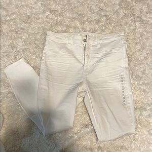 White High-Waisted Jeans